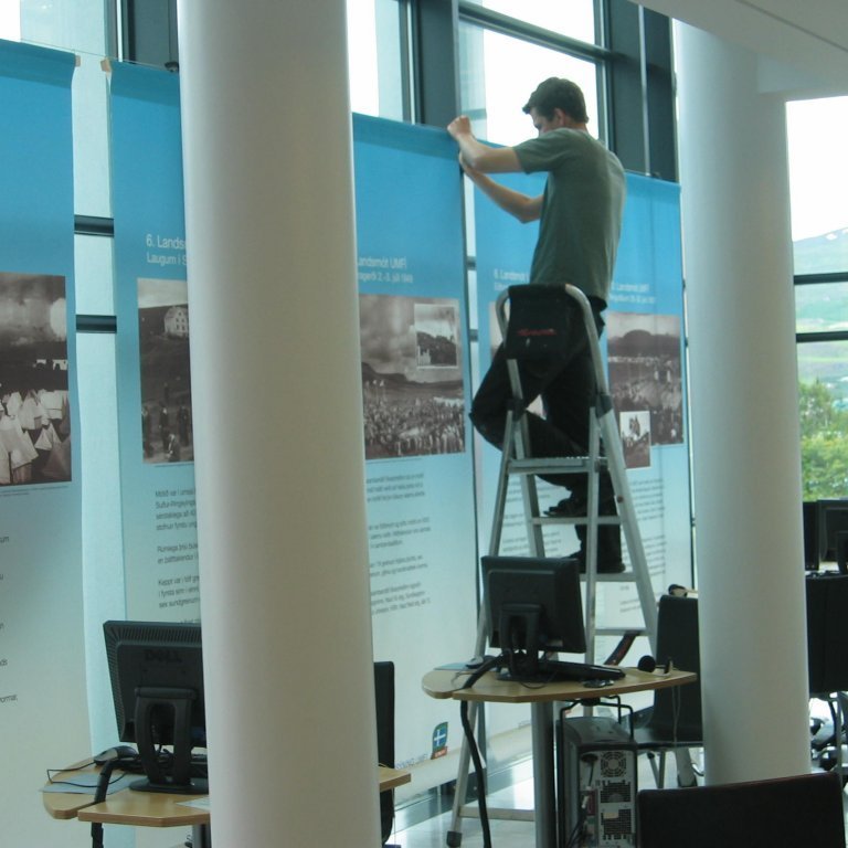 Landsmót UMFÍ 2009 - Helga G. Guðjónsdóttir opnaði sýninguna