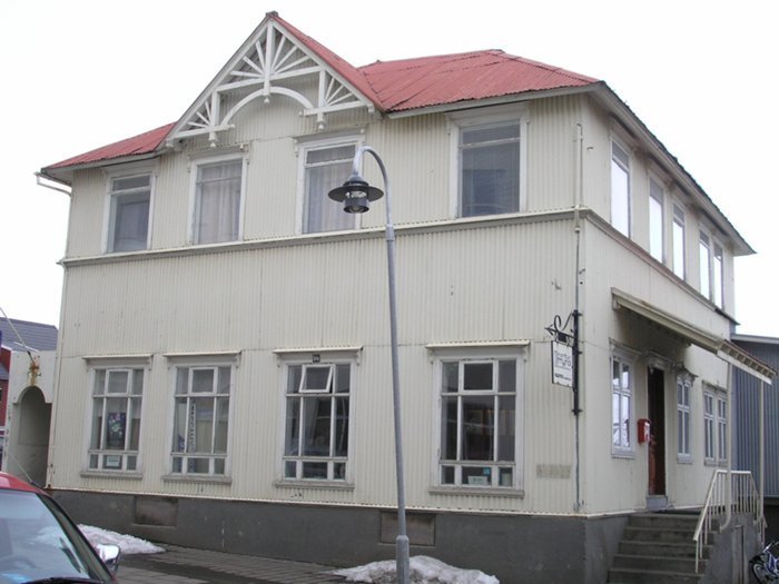 Hafnarstræti 90 þar sem verslun KEA var til húsa 1898-1930