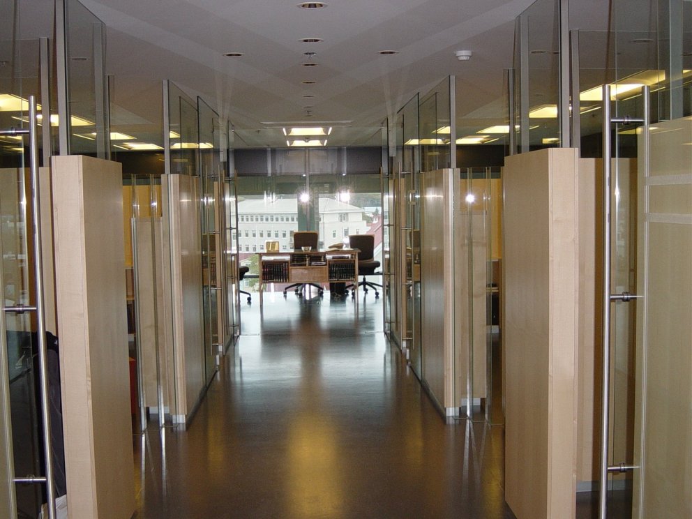 Lokað á annan í hvítasunnu.