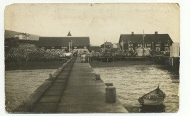 Þorsteinn Þorsteinsson á þessa mynd en þarna sjást sænsku húsin í Hrísey vel