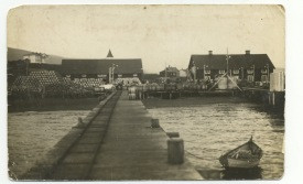 Þorsteinn Þorsteinsson á þessa mynd en þarna sjást sænsku húsin í Hrísey vel