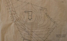 Teikning frá 1960 af lóð Svalbarðskirkju á Svalbarðsströnd